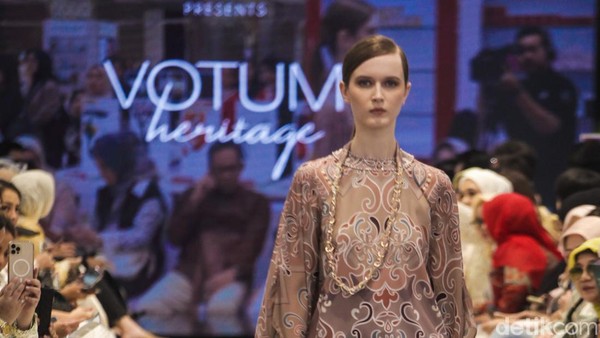 8 Koleksi Baju Lebaran 2025 dari Sebastian Gunawan Ready To Wear