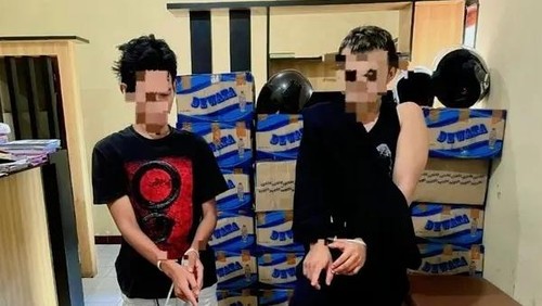 FN dan AS, dua mahasiswa di Bima, NTB, yang ditangkap polisi karena nekat transaksi sabu.