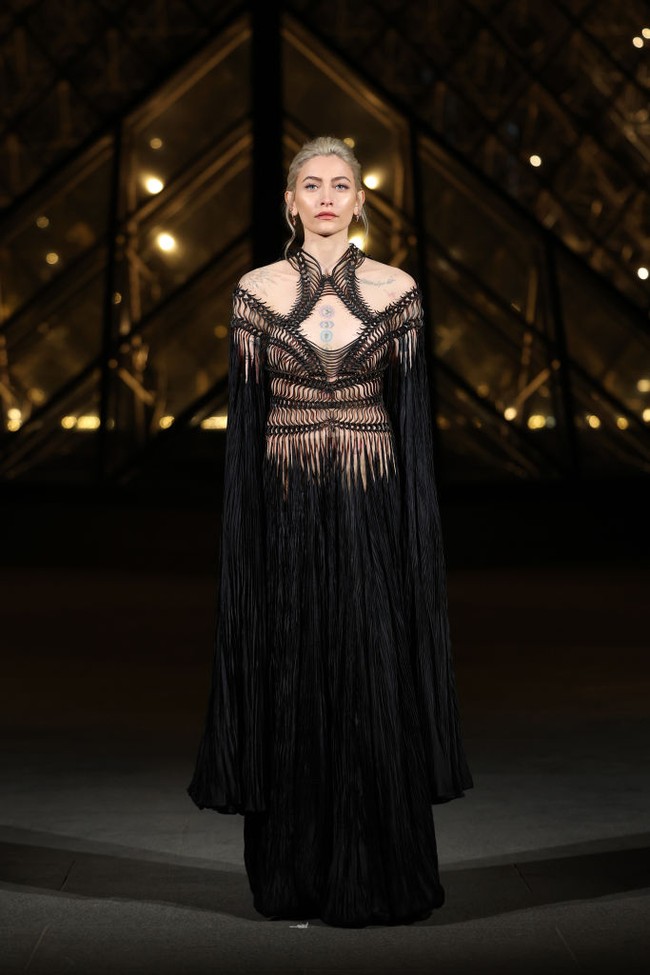 Seperti Barbara, Paris Jackon juga memakai gaun Iris van Herpen. (Foto: Pascal Le Segretain/Getty Images)