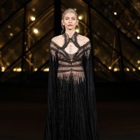 Seperti Barbara, Paris Jackon juga memakai gaun Iris van Herpen. (Foto: Pascal Le Segretain/Getty Images)