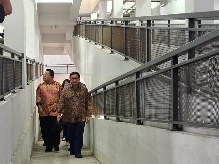 Gubernur DKI Jakarta Pramono Anung menyerahkan secara resmi kunci Kampung Susun Bayam (KSB) kepada warga.