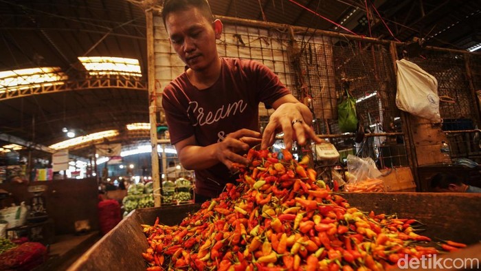 Harga Cabai Rawit dan Bawang Merah Berangsur Turun Sepekan ramadan, harga cabai rawit merah dan bawang merah berangsur turun. Hal itu diungkapkan oleh pedagang di Pasar Induk Cikarang.