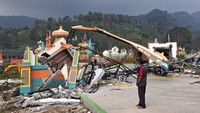 Sejumlah lokasi di Bogor disegel buntut pemicu banjir Jabodetabek. Mulai dari tempat penginapan hingga kawasan wisata yang seharusnya merupakan kawasan perkebunan, namun karena alih fungsi lahan berlebihan disebut memicu bencana alam. Sholihin/detikcom  