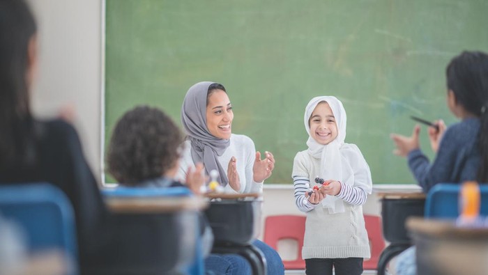 ilustrasi anak di sekolah