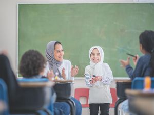 Jam Berapa Masuk Sekolah yang Ideal untuk Anak?