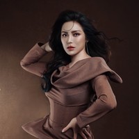 Jessica Iskandar juga tak malu mengakui bahwa dirinya sempat hamil di luar nikah dengan Ludwig Franz Willibald. Kini ia dan anak-anaknya telah hidup bahagia bersama suaminya, Vincent Verhaag. Foto: Instagram/@inijedar