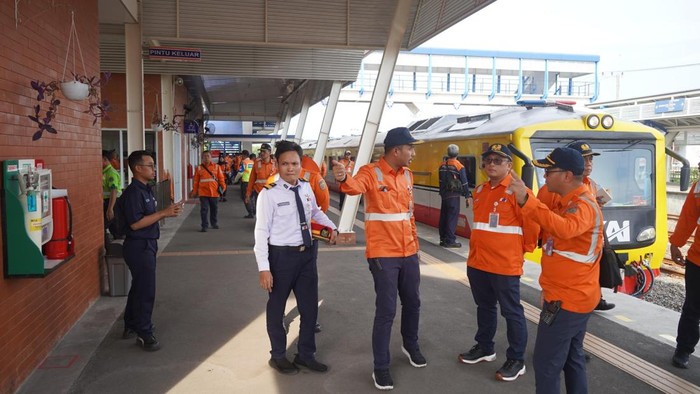 KAI Daop 8 Surabaya Cek Jalur Surabaya Gubeng-Mojokerto untuk Angkutan Lebaran 2025
