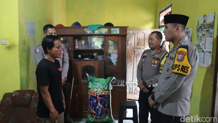 Kapolres Blitar Kota mendatangi keluarga korban tewas akibat bus ngeblong