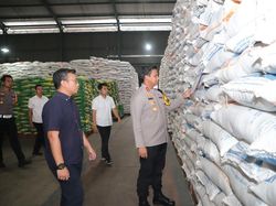 Pastikan Ketersediaan Beras, Kapolres Kediri Cek Bulog