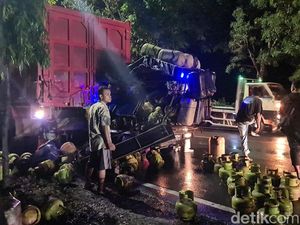 Tossa Muat Elpiji Tabrak Truk Berhenti di Bojonegoro, Satu Orang Meninggal