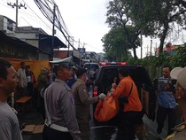 Hindari Motor Lawan Arus, Pelajar di Surabaya Tewas Terlindas Truk