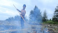 Permintaan kelapa muda bakar yang merupakan salah satu sajian khas Ramadan tersebut meningkat dari 75 kelapa per hari menjadi 150-220 kelapa per hari karena selain menyegarkan, juga dipercaya dapat meningkatkan daya tahan tubuh, dijual Rp 10.000 per kelapa.  