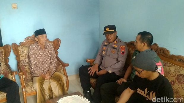 Keluarga Ribut, TKW asal Bawang, Batang, yang hidup sendirian di hutan Malaysia, Kamis (6/3/2025).