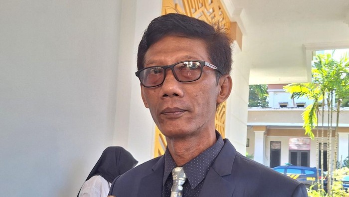 Kepala BKPSDM Mataram, Taufik Priyono, saat diwawancarai di Mataram, Kamis (6/3/2025). (Nathea Citra/detikBali)