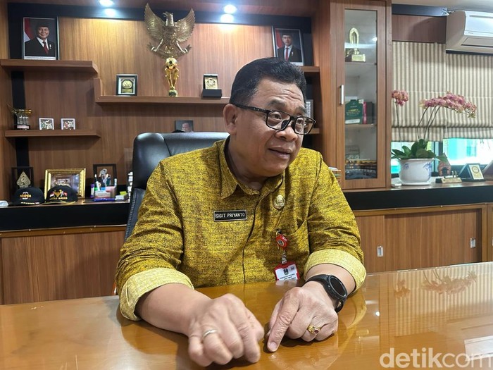 Kepala Disnakertrans Jatim Sigit Priyanto