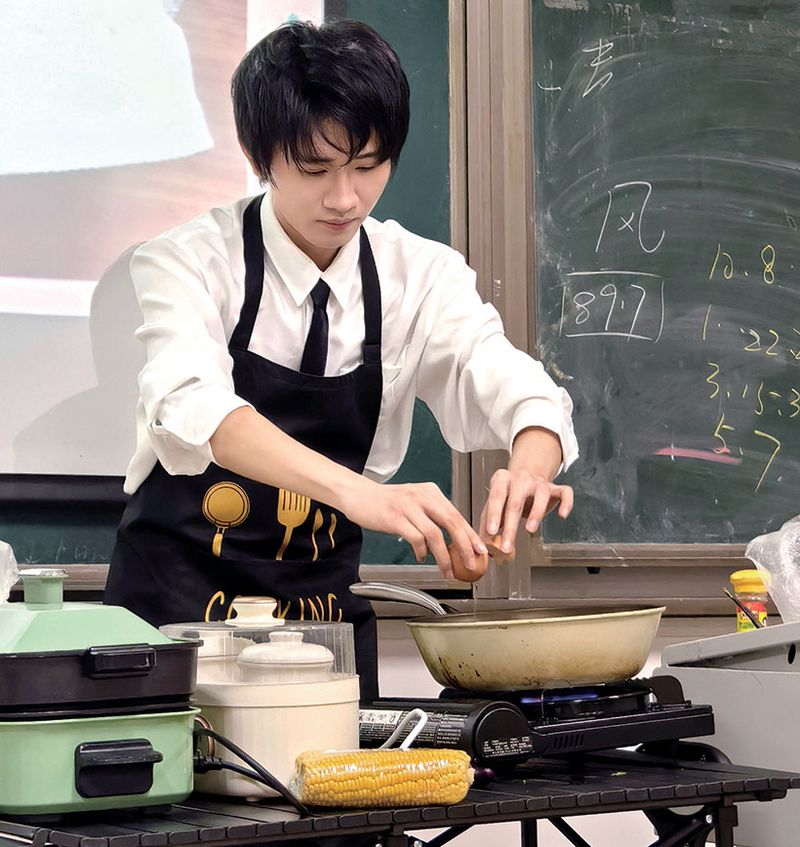 Keren! Dosen di China Ajarkan Mahasiswa Cara Masak Sederhana