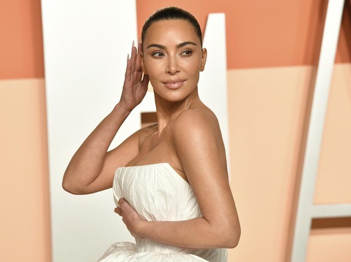 Kim Kardashian arrives at the Vanity Fair Oscar Party on Sunday, March 2, 2025, at the Wallis Annenberg Center for the Performing Arts in Beverly Hills, Calif. (Photo by Evan Agostini/Invision/AP)