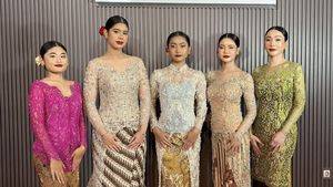 Foto Almira Yudhoyono Lulus Dari Sekolah Model, Berkebaya Dengan Riasan Bold