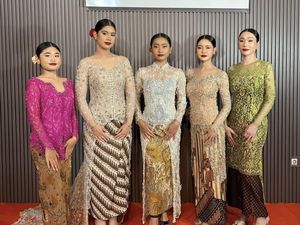 Foto Almira Yudhoyono Lulus Dari Sekolah Model, Berkebaya Dengan Riasan Bold