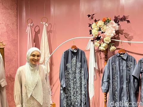 Koleksi baju Lebaran dari RiaMiranda Signature 2025 di Plaza Indonesia.