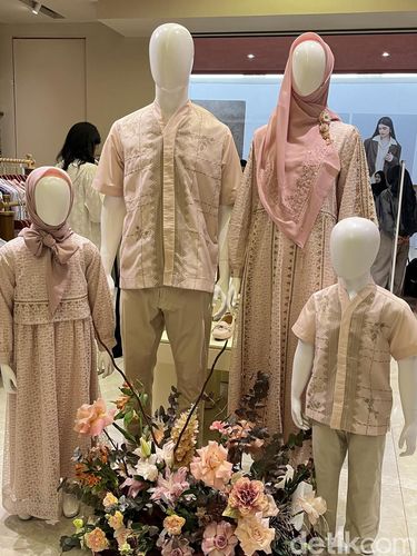 Koleksi baju Lebaran dari RiaMiranda Signature 2025 di Plaza Indonesia.
