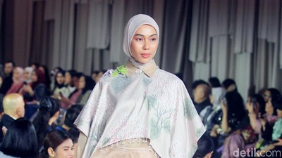 8 Foto Koleksi Busana Lebaran 2025 dari Ria Miranda x Cita Tenun Indonesia