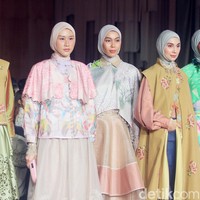 Fashion show koleksi terbaru Ria Miranda Signature 2025 x Cita Tenun Indonesia bertajuk Cita Raya di St. regis, Jakarta, Selasa [26/2/2025].  Foto: Mohammad Abduh/detikcom.