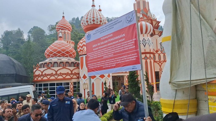 Lokasi wisata langgar aturan di Puncak, Bogor, disegel (Sholihin/detikcom)