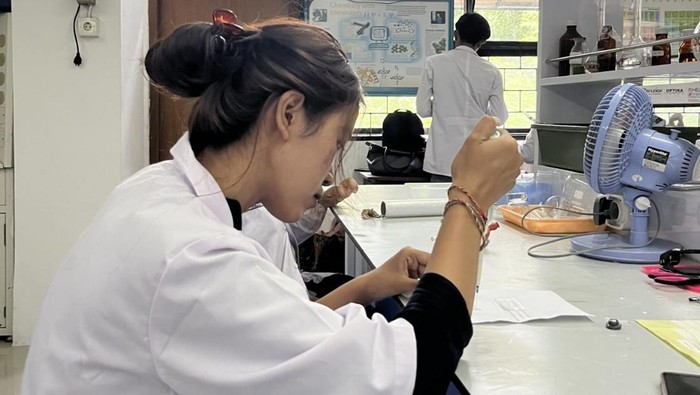 Mahasiswa ITS inovasi alat deteksi dini diabetes berbasis air liur.