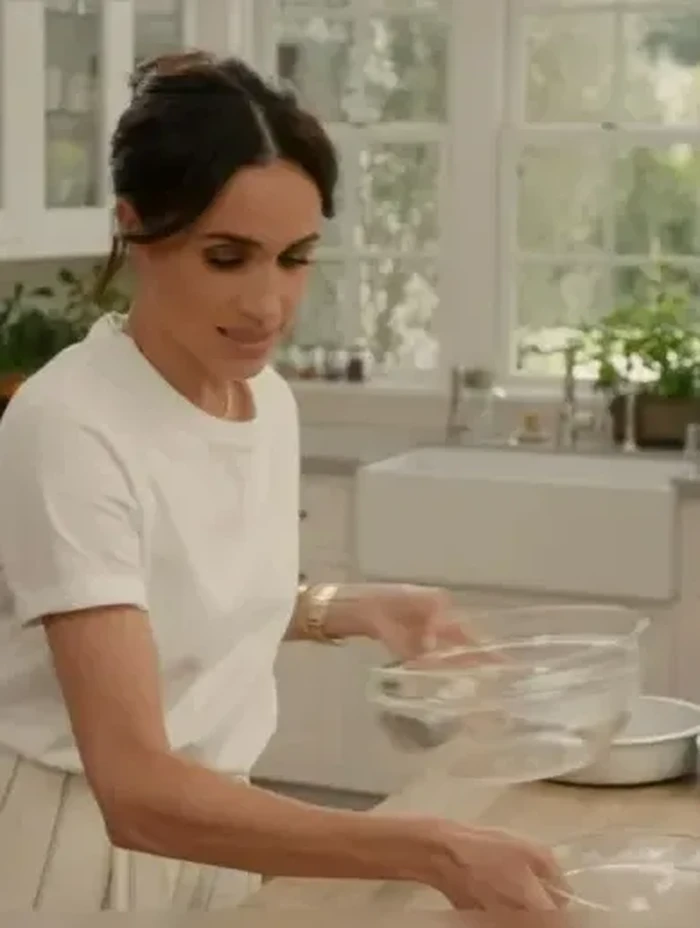 Meghan Markle Dihujat KarenaΒ Dianggap Tak Becus Masak Pasta Meghan Markle Dihujat KarenaΒ Dianggap Tak Becus Masak Pasta