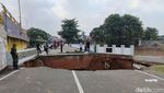 Melihat dari Dekat Jembatan Amblas di Kemang Pratama Bekasi yang Dicek AHY