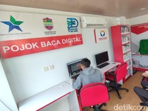 Serunya Ngabuburit di Pojok Baca Digital Alun-alun Ciamis