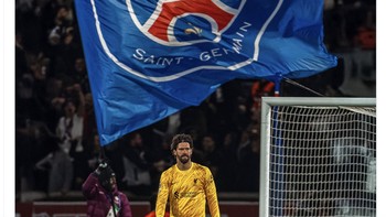 Akun Liverpool di X pun memuji habis penampilan kelas dunia Alisson. Foto: X.com