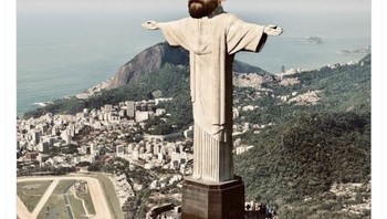 Meme Alisson sang penyelamat Liverpool. Foto: X.com