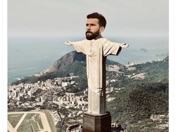 Meme Alisson Selamatkan Liverpool dari Gempuran 7 Hari 7 Malam PSG