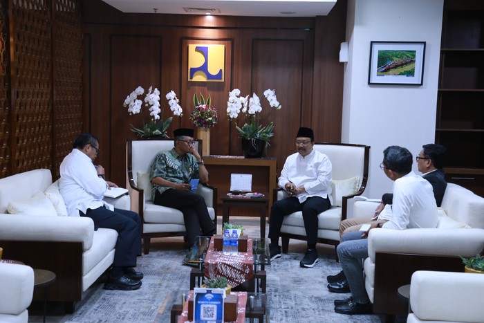 Menteri Sosial (Mensos) Saifullah Yusuf (Gus Ipul) menemui Menteri Pekerjaan Umum (PU), Dody Hanggodo membahas Sekolah Rakyat di Kantor Kementerian PU, Jakarta.