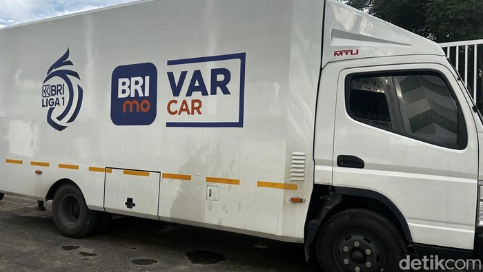 Mobile VAR untuk laga PSM Vs Persebaya di Stadion BJ Habibie.