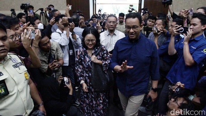 Anies Baswedan hadir di sidang perdana Tom Lembong, di Pengadilan Tipikor Jakarta, Kamis (6/3/2025). Ia berharap hakim yang menangani perkara Thom Lembong bersikap objektif.
