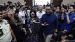 Momen Anies Baswedan Hadiri Sidang Perdana Tom Lembong Momen Anies Baswedan Hadiri Sidang Perdana Tom Lembong