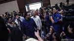 Momen Anies Baswedan Hadiri Sidang Perdana Tom Lembong Momen Anies Baswedan Hadiri Sidang Perdana Tom Lembong