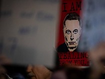 Mungkinkah Elon Musk Putus Akses Starlink bagi Ukraina?