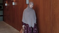 Bismillah Semoga Allah turunkan Hujan merata untuk saudara-saudara kita di Kalimantan dan seluruh daerah yang sangat membutuhkan air dan kekeringan Aamiin allahuma aamiin, doa Natasha Rizky. Foto: Instagram@natasharizkynew