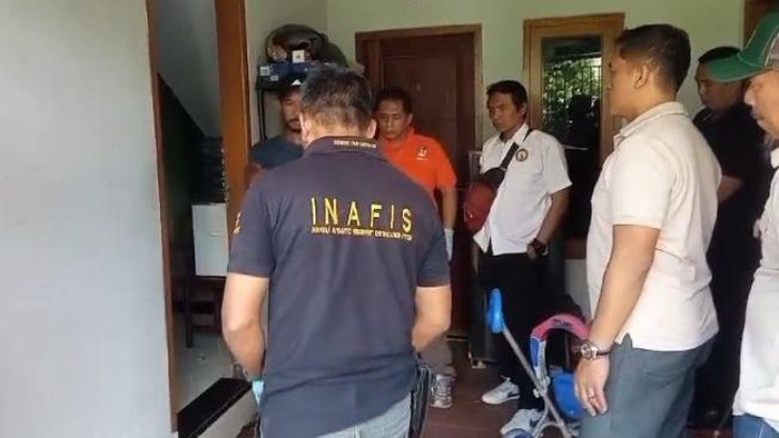 nenek di jember kena peluru nyasar saat momong cucu
