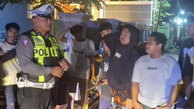 Patroli sahur dilakukan Anggota Polres Probolinggo untuk mengantisipasi gangguan keamanan selama Ramadan.