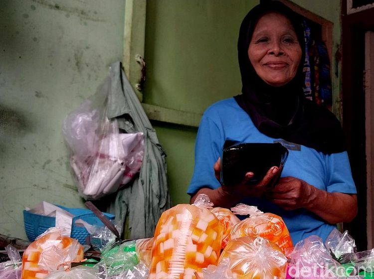 Melihat Produksi Cincau Mak Cao di Malang