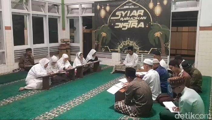 Penyandang tunanetra tadarus Quran huruf Braille