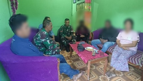 Pertemuan mediasi antara Pratu AM bersama keluarga perempuan berinisial TMS yang dihamilinya di Kecamatan Amanuban Barat, TTS, NTT. (Dok. TMS)