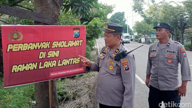 polisi Bojonegoro pasang tanda perbanyak sholawat
