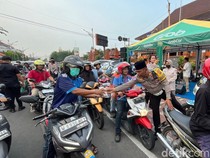 350 Takjil dari Polisi di Kota Mojokerto Ludes Dalam 5 Menit