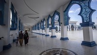 Masjid itu merupakan objek wisata religius yang menjadi salah satu tempat favorit bagi warga untuk menunggu waktu berbuka puasa (ngabuburit).
